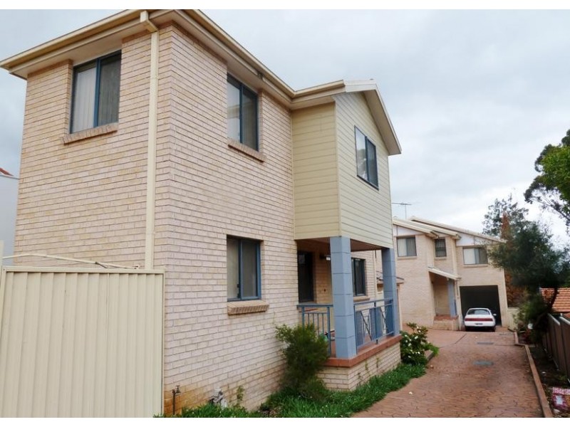 3/136 Greenacre Road, Greenacre NSW 2190