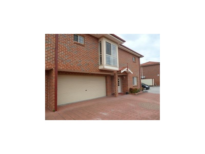 6/4 Roberts Road, Greenacre NSW 2190