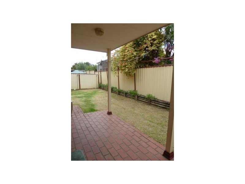 6/4 Roberts Road, Greenacre NSW 2190