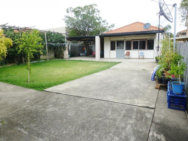 14 Mimosa Rd., Greenacre NSW 2190