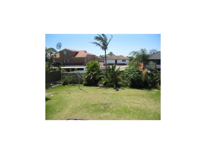 123 Macquarie Street, Greenacre NSW 2190