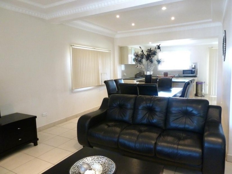 10 Buckland St., Greenacre NSW 2190