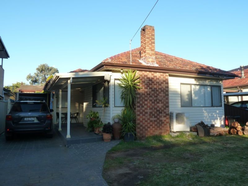 17 HIGHVIEW AVE, Greenacre NSW 2190