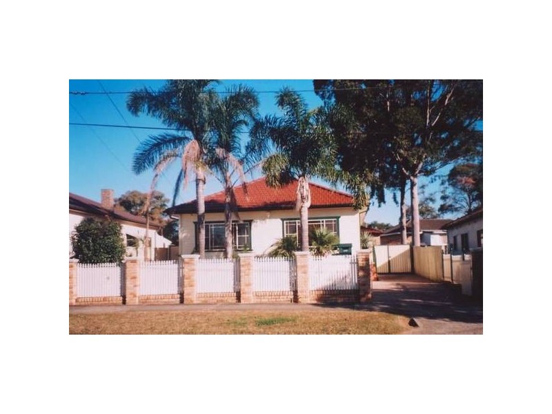 48 Greenacre Rd, Greenacre NSW 2190