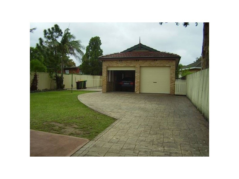 48 Greenacre Rd, Greenacre NSW 2190