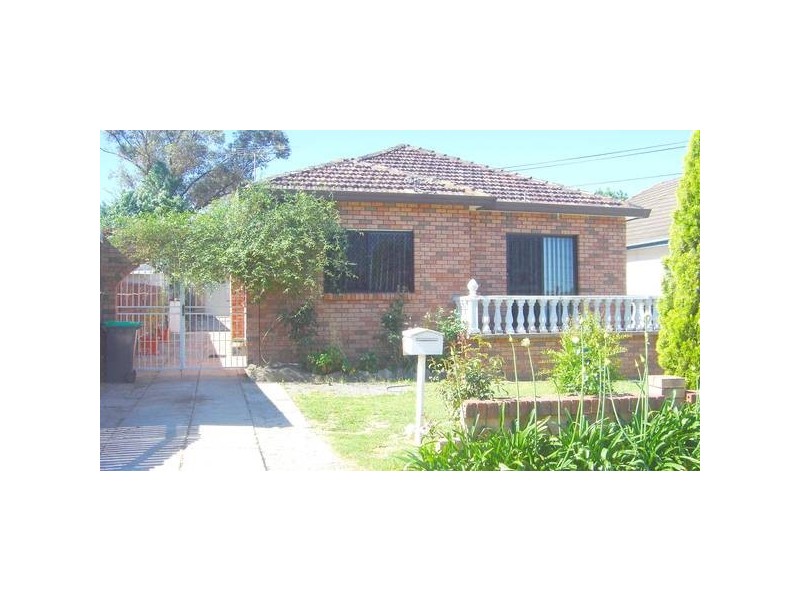 10 Valencia St, Greenacre NSW 2190