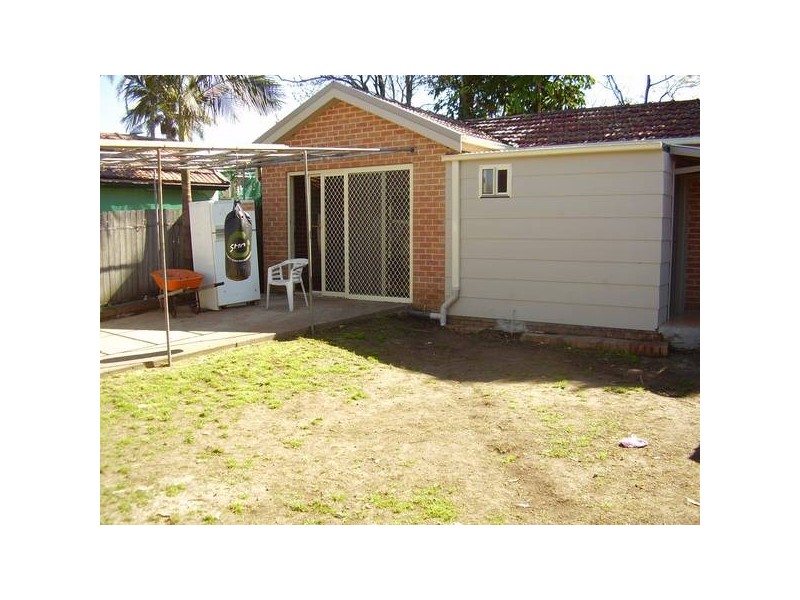 10 Valencia St, Greenacre NSW 2190