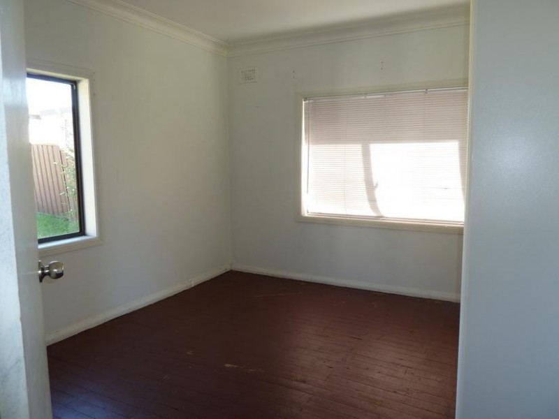 24 Hillcrest Ave, Greenacre NSW 2190