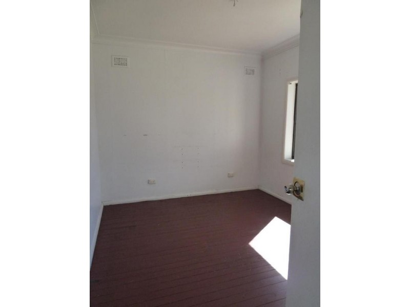 24 Hillcrest Ave, Greenacre NSW 2190