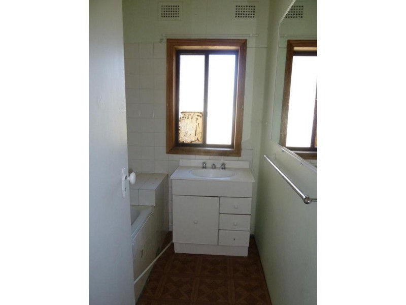 24 Hillcrest Ave, Greenacre NSW 2190