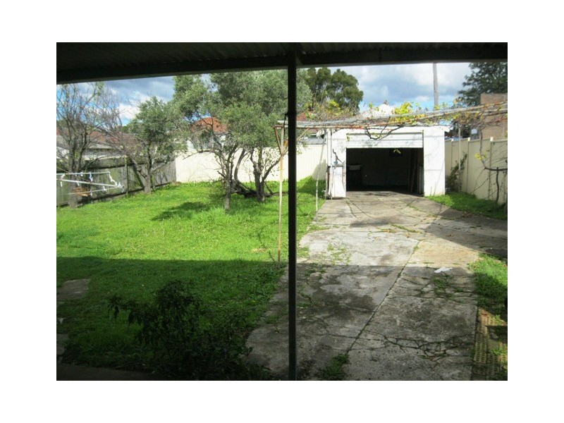 204 Juno pde, Greenacre NSW 2190