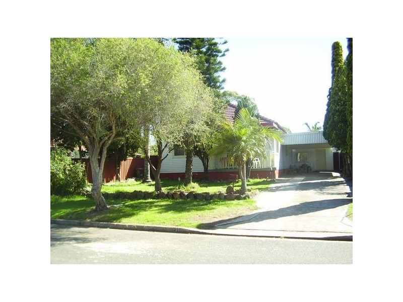 21 Narelle Cres., Greenacre NSW 2190