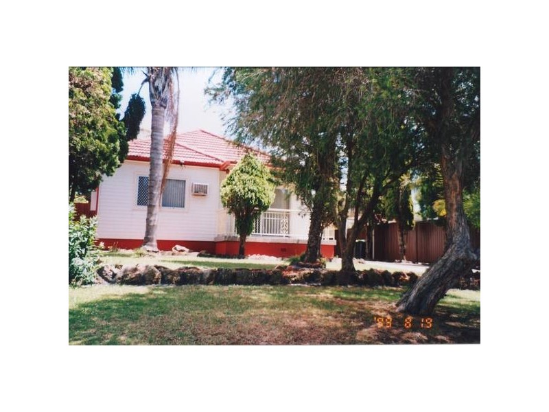 21 Narelle Cres., Greenacre NSW 2190