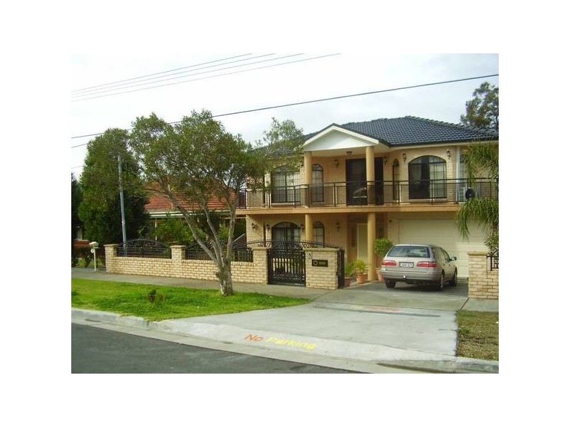 40 Hebe St, Greenacre NSW 2190