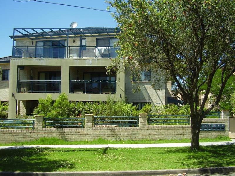 1/182-184 Greenacre Rd, Greenacre NSW 2190