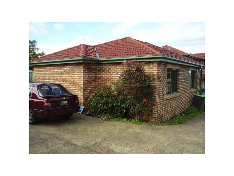 2/16 Lawford st, Greenacre NSW 2190