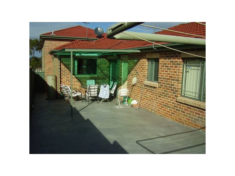 2/16 Lawford st, Greenacre NSW 2190