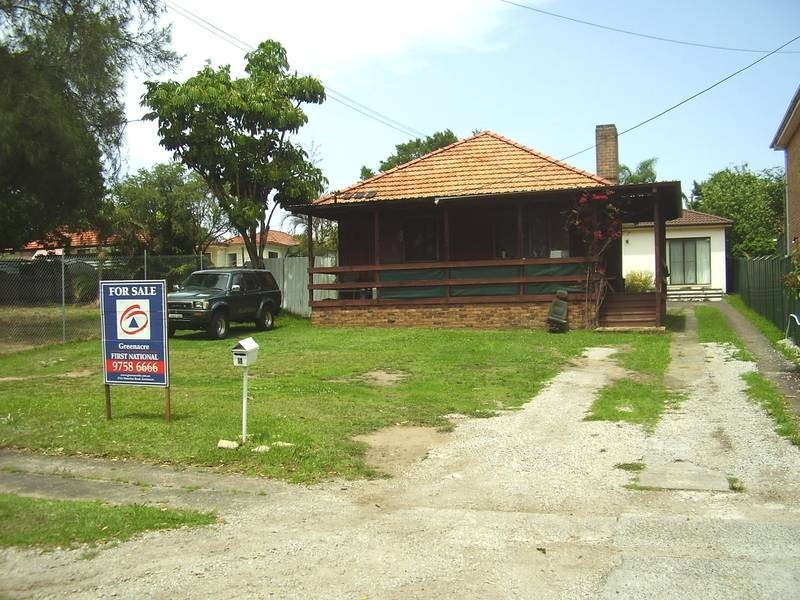6 Drew St, Greenacre NSW 2190