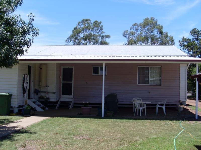 6 Knox Street, Dalby QLD 4405
