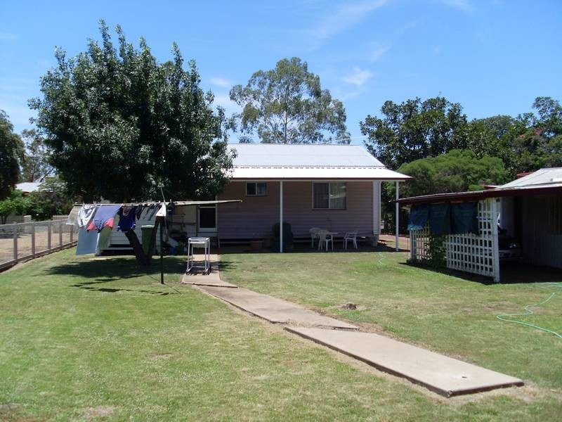 6 Knox Street, Dalby QLD 4405