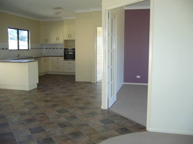 3 Jacaranda Crt, Dalby QLD 4405