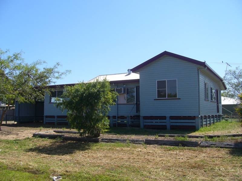 102 Orpen St, Dalby QLD 4405