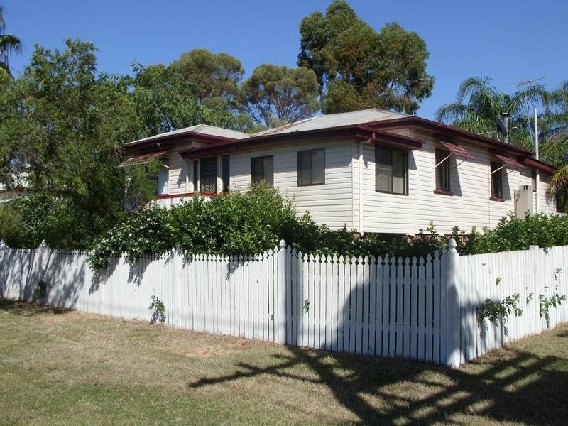 8 Myall Street, Dalby QLD 4405