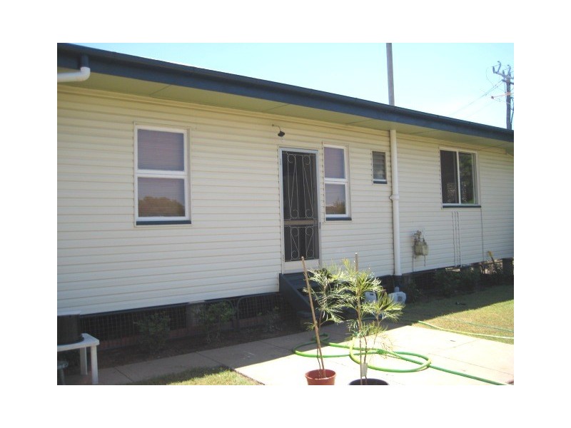 1 Knowles St, Dalby QLD 4405