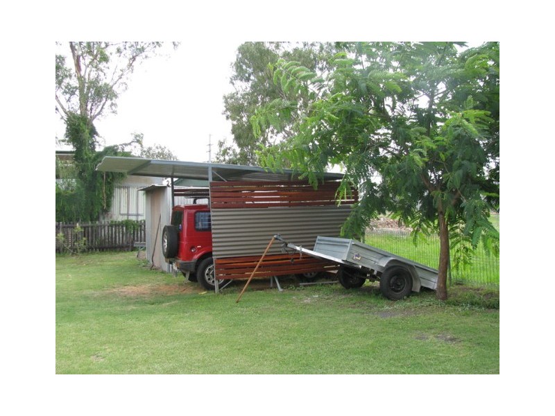 1 Knowles St, Dalby QLD 4405