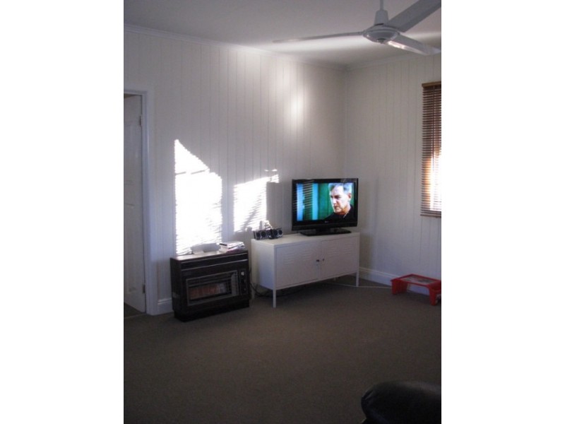 1 Knowles St, Dalby QLD 4405