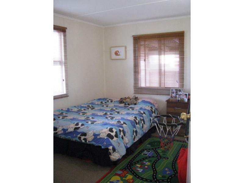 1 Knowles St, Dalby QLD 4405