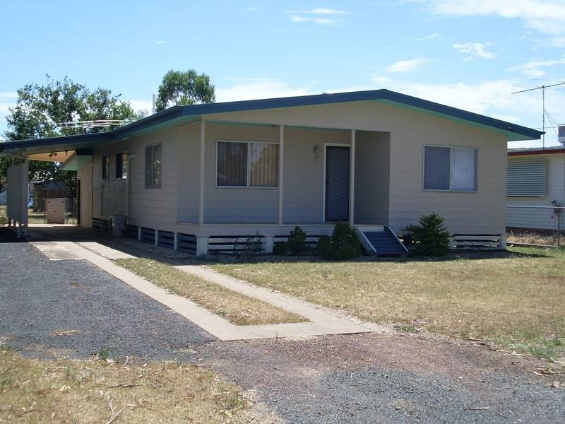 27 Alfred St, Dalby QLD 4405