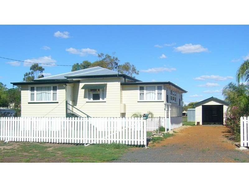 3 Amelia Street, Dalby QLD 4405