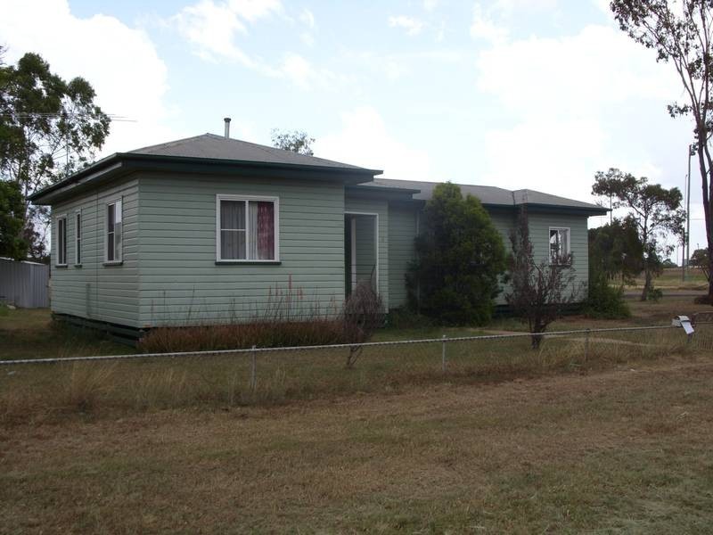 2 Blaxland Rd, Dalby QLD 4405