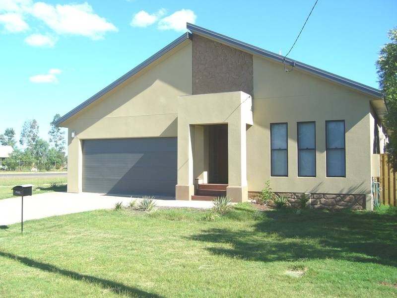 1 Leichardt Av, Dalby QLD 4405