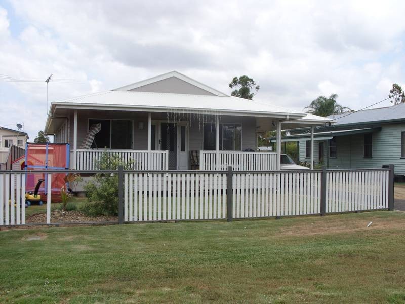 62 Curtis St, Dalby QLD 4405