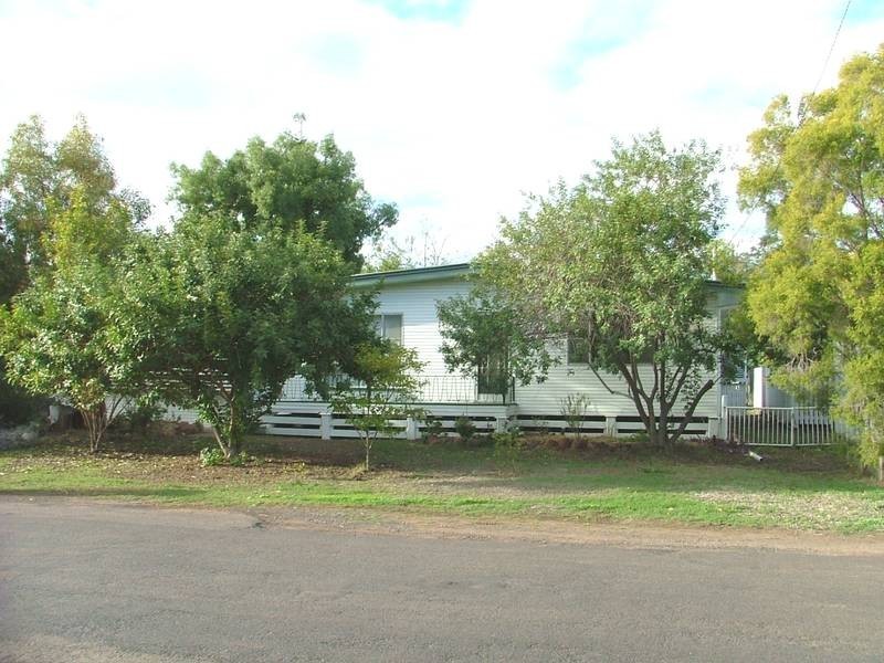 9 Morris Street, Dalby QLD 4405