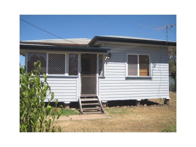 26 Drury St, Dalby QLD 4405