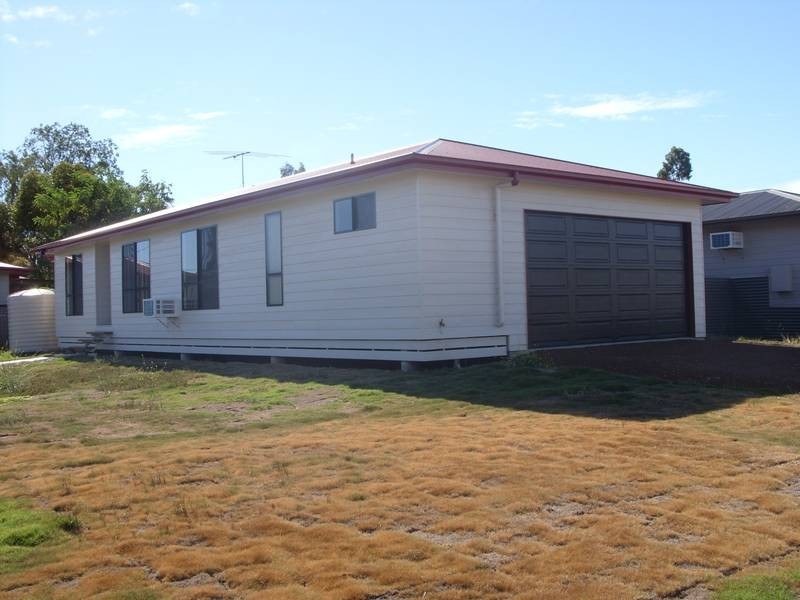 4 Charlthom Place, Dalby QLD 4405