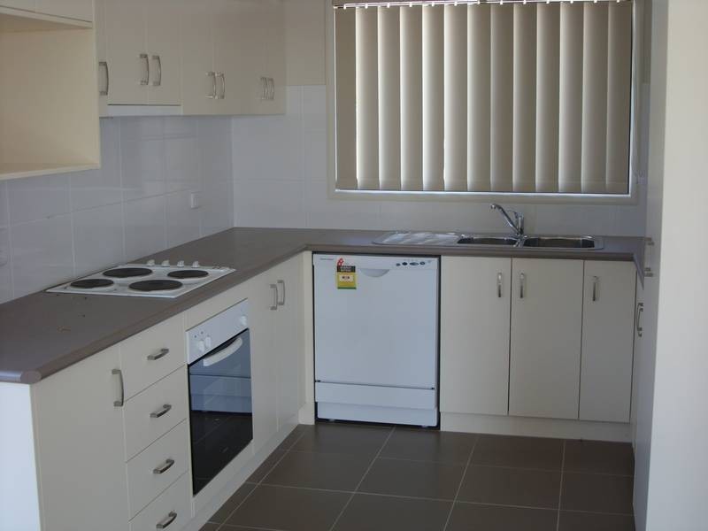 4 Charlthom Place, Dalby QLD 4405