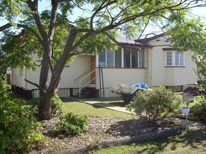 4 Knowles Street, Dalby QLD 4405