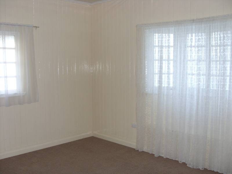 4 Knowles Street, Dalby QLD 4405