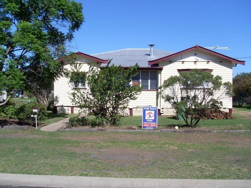 4 Knowles Street, Dalby QLD 4405