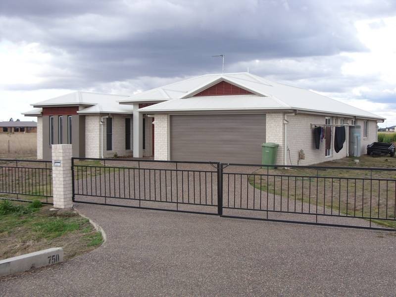 100 Winton Street, Dalby QLD 4405