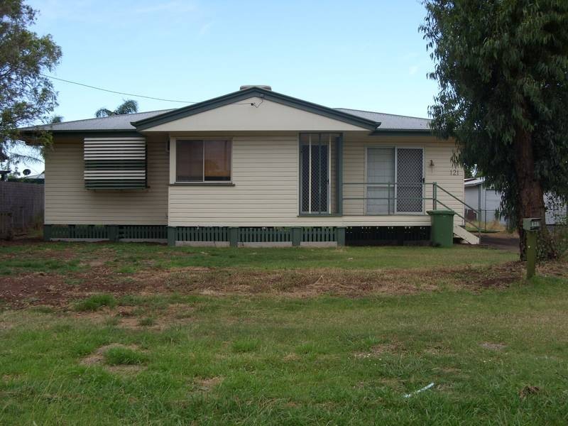 121 Wood Street, Dalby QLD 4405