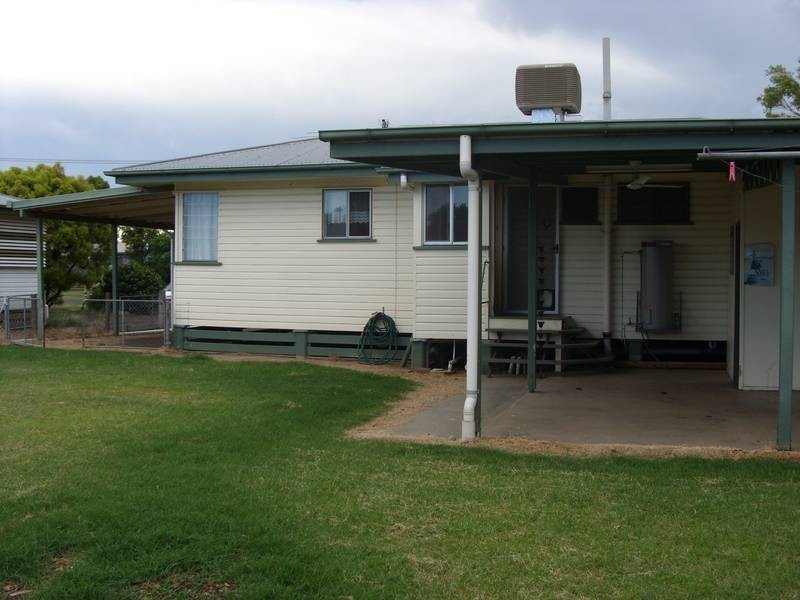 121 Wood Street, Dalby QLD 4405