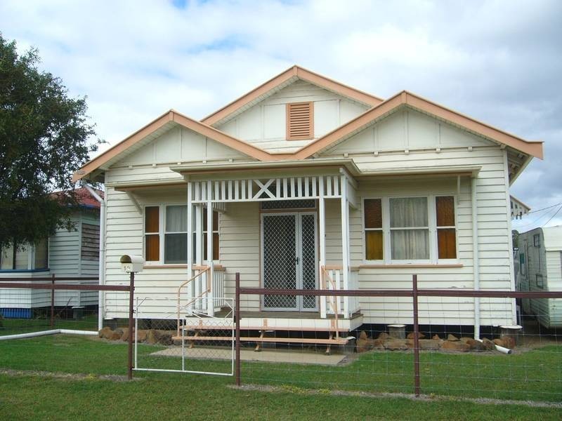 12 George Street, Jandowae QLD 4410