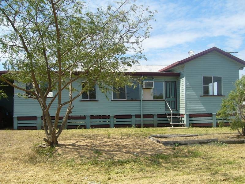 102 Orpen Street, Dalby QLD 4405