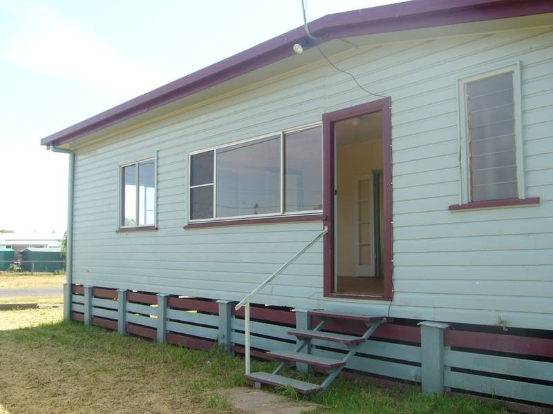 102 Orpen Street, Dalby QLD 4405