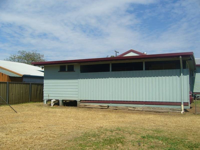 102 Orpen Street, Dalby QLD 4405